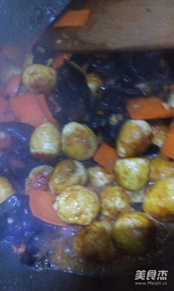 鱼香虎皮<a href=/shicai/rouqin/AnChun/index.html target=_blank><u>鹌鹑</u></a>蛋的做法