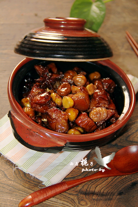 可乐<a href=/shicai/guopin/LiZi/index.html target=_blank><u>栗子</u></a>红烧肉的做法
