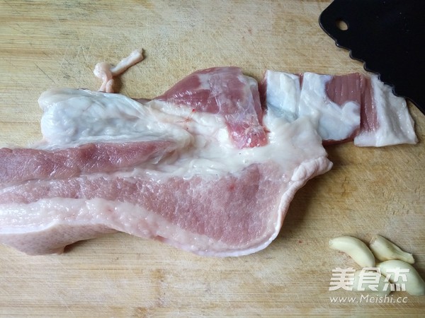 <a href=/shicai/shucai/BanLi/index.html target=_blank><u>板栗</u></a>红烧肉的做法