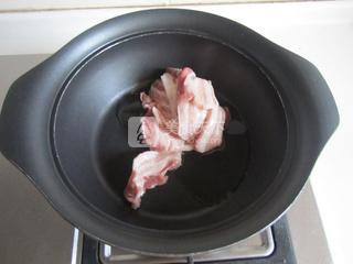 干锅<a href=/shicai/shucai/SiJiDou/index.html target=_blank><u>四季豆</u></a>