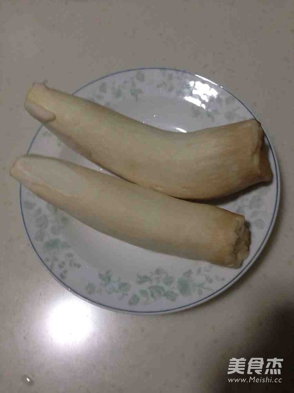 干煸<a href=/shicai/shucai/XingBaoGu/index.html target=_blank><u><a href=/shicai/guopin/Xing/index.html target=_blank><u>杏</u></a>鲍菇</u></a>的做法