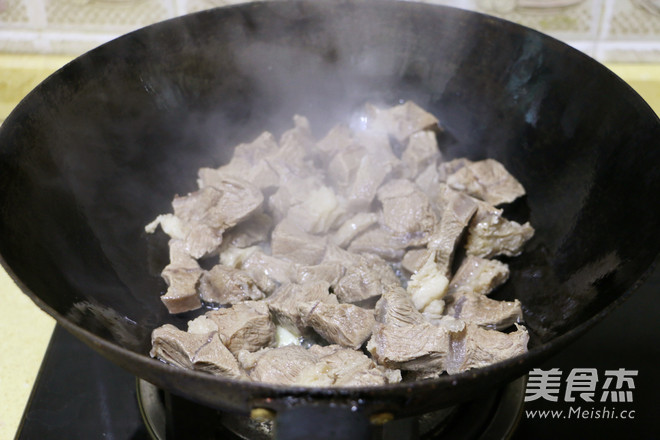 <a href=/shicai/shucai/HuLuoBo/index.html target=_blank><u>胡<a href=/shicai/shucai/LuoBo/index.html target=_blank><u>萝卜</u></a></u></a><a href=/shicai/shucai/TuDou/index.html target=_blank><u>土豆</u></a>炖<a href=/shicai/rouqin/NiuRou/index.html target=_blank><u>牛肉</u></a>的做法