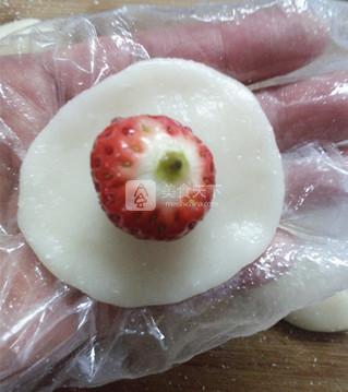 <a href=/shicai/guopin/CaoMei/index.html target=_blank><u>草莓</u></a>大福