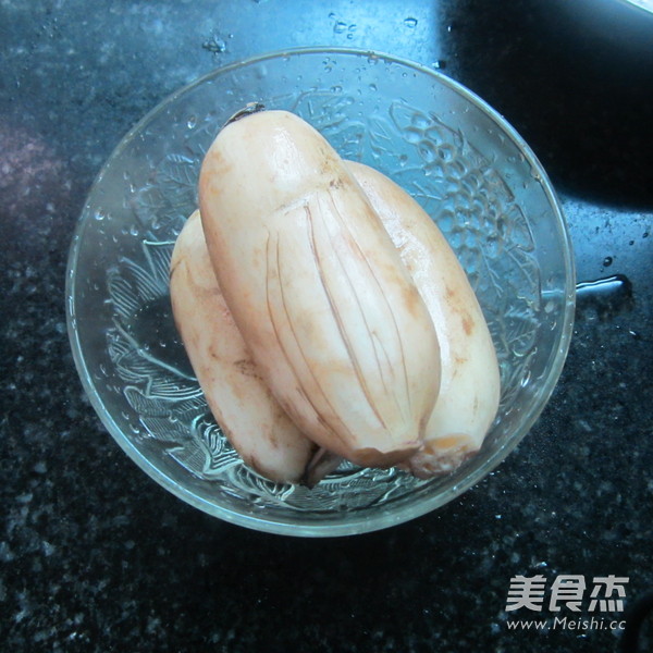 老鸭炖<a href=/shicai/shucai/LianOu/index.html target=_blank><u>莲<a href=/shicai/shucai/Ou/index.html target=_blank><u>藕</u></a></u></a>的做法