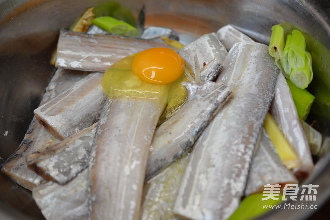 年夜饭系列海鲜——古法烧<a href=/shicai/shuichanpin/DaiYu/index.html target=_blank><u>带鱼</u></a>的做法