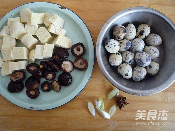 <a href=/shicai/shucai/XiangGu/index.html target=_blank><u>香菇</u></a>冻<a href=/shicai/mimian/DouFu/index.html target=_blank><u>豆腐</u></a>烧<a href=/shicai/rouqin/AnChun/index.html target=_blank><u>鹌鹑</u></a>蛋的做法