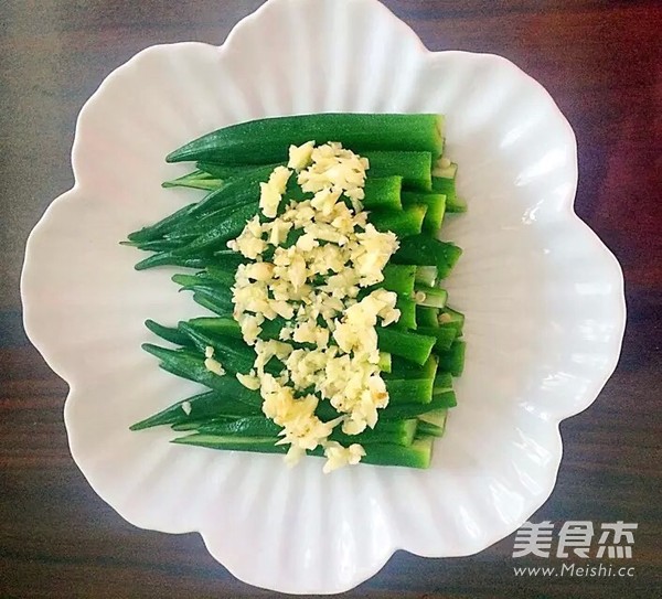 白灼<a href=/shicai/shucai/QiuKui/index.html target=_blank><u>秋葵</u></a>的做法