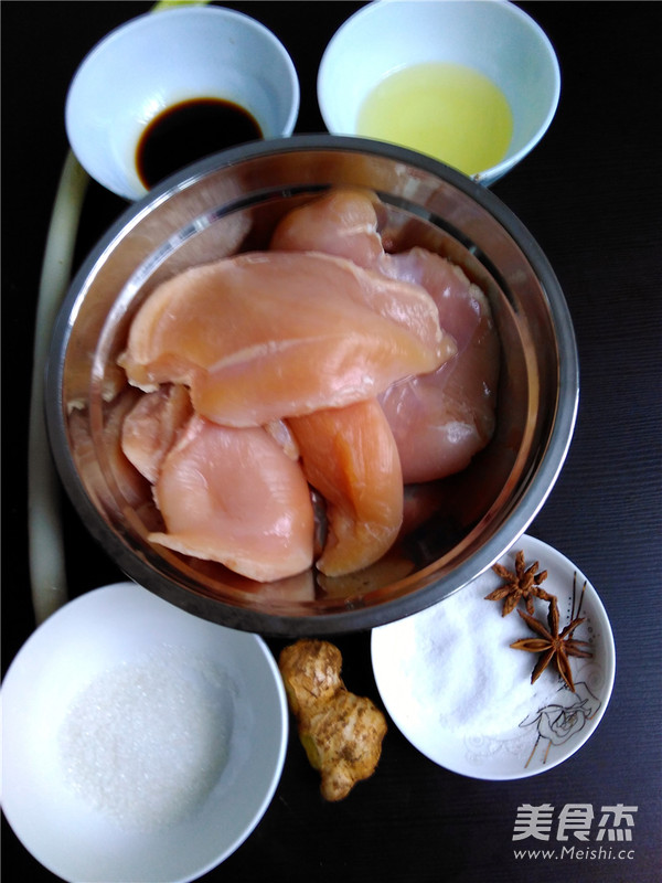 自制<a href=/shicai/rouqin/ZhengJi/index.html target=_blank><u>鸡肉</u></a>松的做法