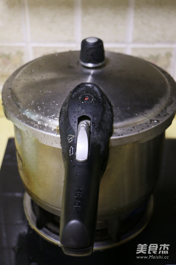 <a href=/shicai/shucai/HuLuoBo/index.html target=_blank><u>胡<a href=/shicai/shucai/LuoBo/index.html target=_blank><u>萝卜</u></a></u></a><a href=/shicai/shucai/TuDou/index.html target=_blank><u>土豆</u></a>炖<a href=/shicai/rouqin/NiuRou/index.html target=_blank><u>牛肉</u></a>的做法