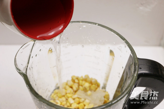 <a href=/shicai/mimian/YuMi/index.html target=_blank><u>玉米</u></a><a href=/shicai/shucai/YinEr/index.html target=_blank><u>银耳</u></a>露的做法