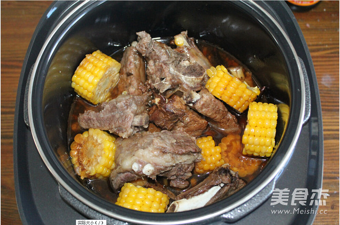 #苏泊尔# <a href=/shicai/mimian/YuMi/index.html target=_blank><u>玉米</u></a>炖<a href=/shicai/rouqin/PaiGu/index.html target=_blank><u>排骨</u></a>的做法