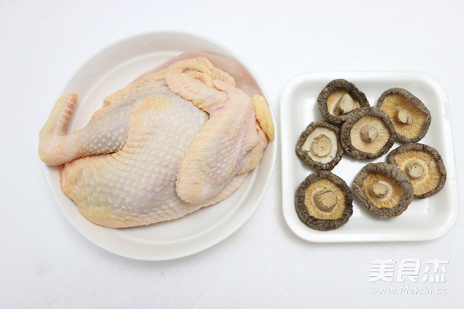 <a href=/shicai/shucai/XiangGu/index.html target=_blank><u>香菇</u></a>蒸滑鸡的做法