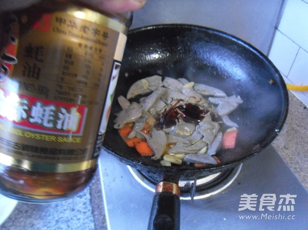 <a href=/shicai/shucai/YangCong/index.html target=_blank><u>洋葱</u></a>炒羊肝的做法