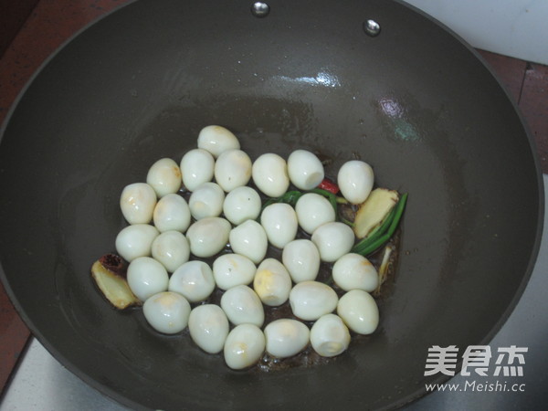 红烧<a href=/shicai/rouqin/AnChun/index.html target=_blank><u>鹌鹑</u></a>蛋的做法
