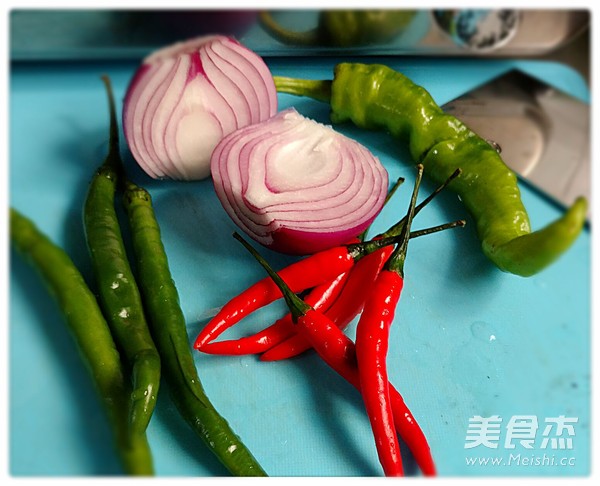 香辣<a href=/shicai/shuichanpin/ChengZi/index.html target=_blank><u>蛏子</u></a>的做法