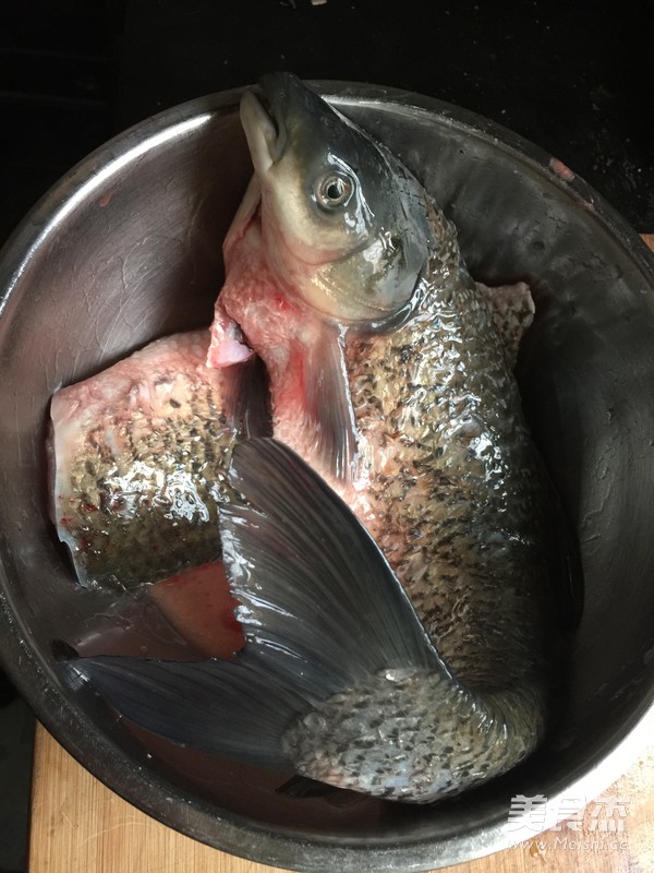 香辣<a href=/shicai/diaoweipin/DouChi/index.html target=_blank><u>豆豉</u></a>烤鱼的做法