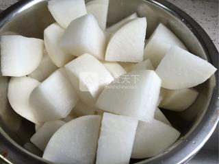 <a href=/shicai/rouqin/NiuPai/index.html target=_blank><u>牛排</u></a>清炖白<a href=/shicai/shucai/LuoBo/index.html target=_blank><u>萝卜</u></a>