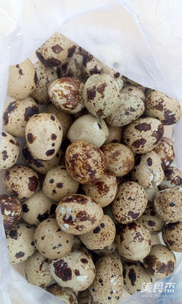 鱼香虎皮<a href=/shicai/rouqin/AnChun/index.html target=_blank><u>鹌鹑</u></a>蛋的做法