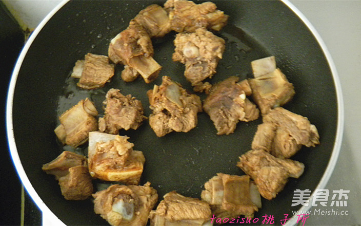 糖<a href=/shicai/diaoweipin/Cu/index.html target=_blank><u>醋</u></a><a href=/shicai/rouqin/PaiGu/index.html target=_blank><u>排骨</u></a>的做法