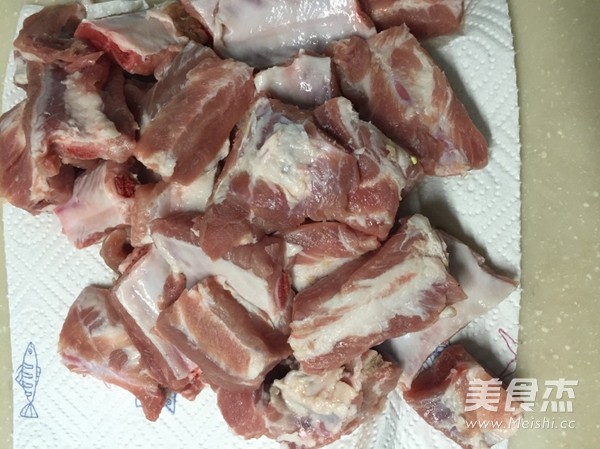 糖<a href=/shicai/diaoweipin/Cu/index.html target=_blank><u>醋</u></a><a href=/shicai/rouqin/PaiGu/index.html target=_blank><u>排骨</u></a>的做法