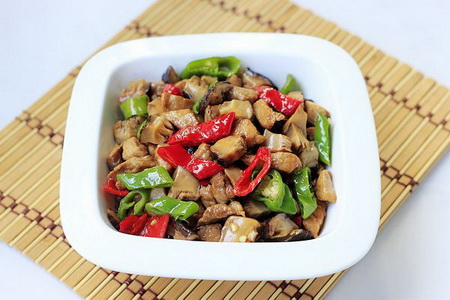 <a href=/shicai/shucai/XiangGu/index.html target=_blank><u>香菇</u></a><a href=/shicai/rouqin/YangRou/index.html target=_blank><u>羊肉</u></a>丁