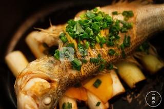无水葱姜焗<a href=/shicai/shuichanpin/LuYu/index.html target=_blank><u>鲈鱼</u></a>