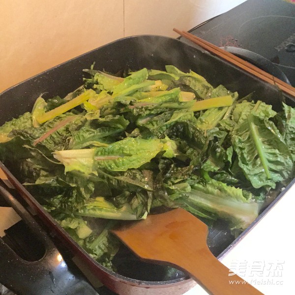 肉片炒<a href=/shicai/shucai/WoSun/index.html target=_blank><u>莴笋</u></a>叶的做法