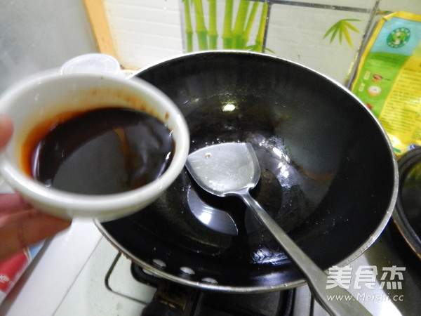 酸甜<a href=/shicai/rouqin/PaiGu/index.html target=_blank><u>排骨</u></a>的做法