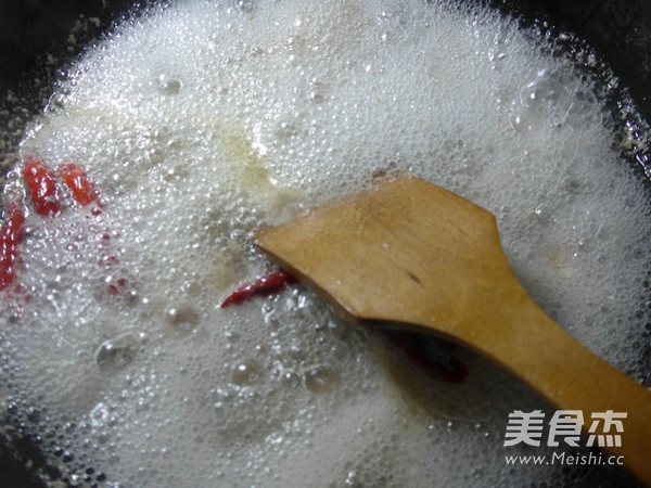 小油<a href=/shicai/mimian/DouFu/index.html target=_blank><u>豆腐</u></a>烧大排的做法