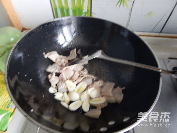 干锅<a href=/shicai/mimian/FuZhu/index.html target=_blank><u>腐竹</u></a>的做法