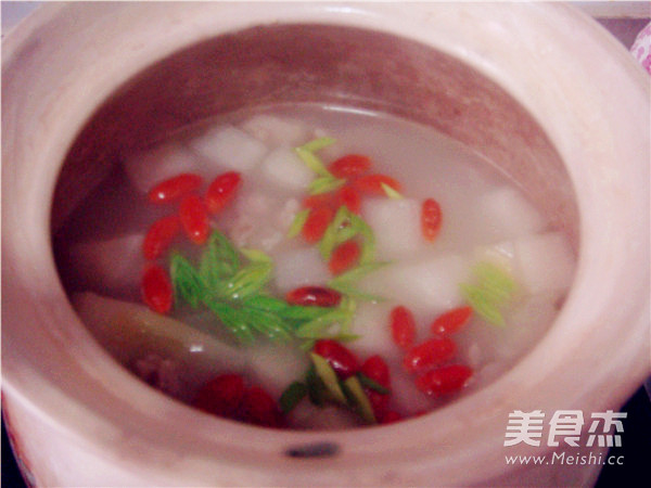 白<a href=/shicai/shucai/LuoBo/index.html target=_blank><u>萝卜</u></a>炖<a href=/shicai/rouqin/YangRou/index.html target=_blank><u>羊肉</u></a>的做法