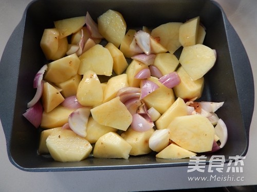 黑椒<a href=/shicai/shucai/TuDou/index.html target=_blank><u>土豆</u></a><a href=/shicai/rouqin/JiChi/index.html target=_blank><u>鸡翅</u></a>根的做法