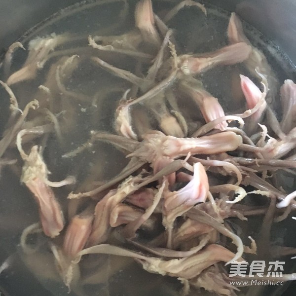 周黑鸭<a href=/shicai/rouqin/YaShe/index.html target=_blank><u>鸭舌</u></a> 还原度100%的做法