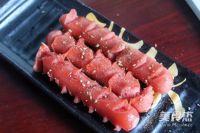 烤<a href=/shicai/rouqin/XiangChang/index.html target=_blank><u>香肠</u></a>的做法