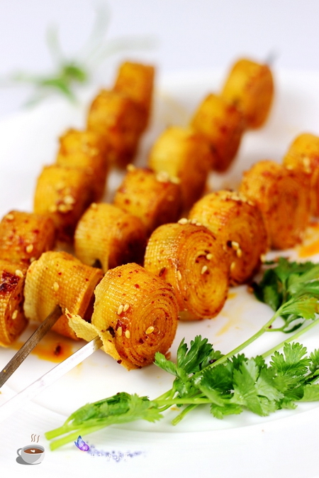 香烤<a href=/shicai/mimian/DouPi/index.html target=_blank><u>豆皮</u></a>卷的做法