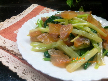 秘制腊<a href=/shicai/rouqin/ZhuTouRou/index.html target=_blank><u>猪头肉</u></a>的做法