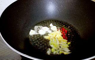 <a href=/shicai/diaoweipin/DouChi/index.html target=_blank><u>豆豉</u></a>炒<a href=/shicai/rouqin/LaRou/index.html target=_blank><u>腊肉</u></a>丁