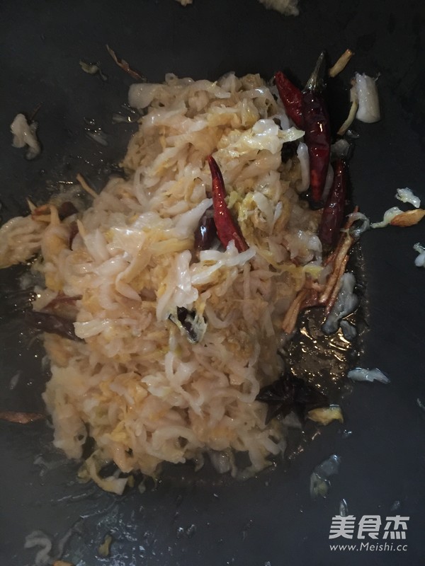 酸菜汆白肉的做法