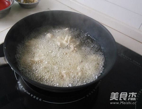 <a href=/shicai/shucai/JuHua/index.html target=_blank><u>菊花</u></a>鱼的做法