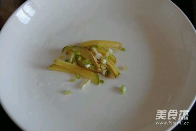 剁椒<a href=/shicai/shuichanpin/YuYuTou/index.html target=_blank><u>鱼头</u></a>的做法