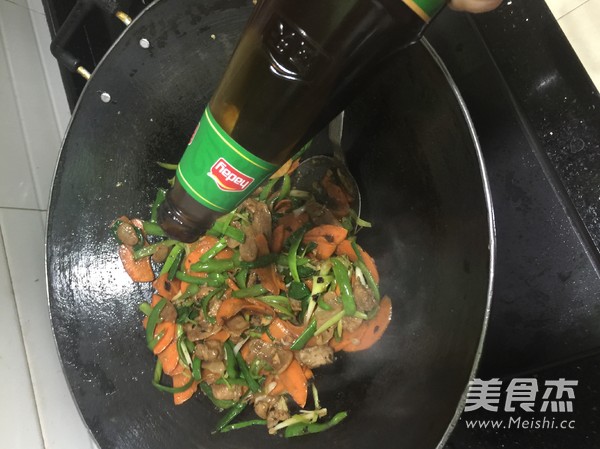 <a href=/shicai/shucai/LaJiao/index.html target=_blank><u>辣椒</u></a>红<a href=/shicai/shucai/LuoBo/index.html target=_blank><u>萝卜</u></a><a href=/shicai/rouqin/PaiGu/index.html target=_blank><u>排骨</u></a>的做法