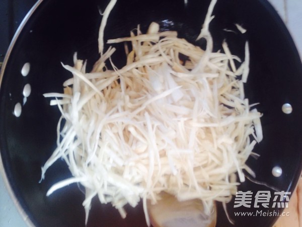 鱼香<a href=/shicai/shucai/XingBaoGu/index.html target=_blank><u><a href=/shicai/guopin/Xing/index.html target=_blank><u>杏</u></a>鲍菇</u></a>的做法