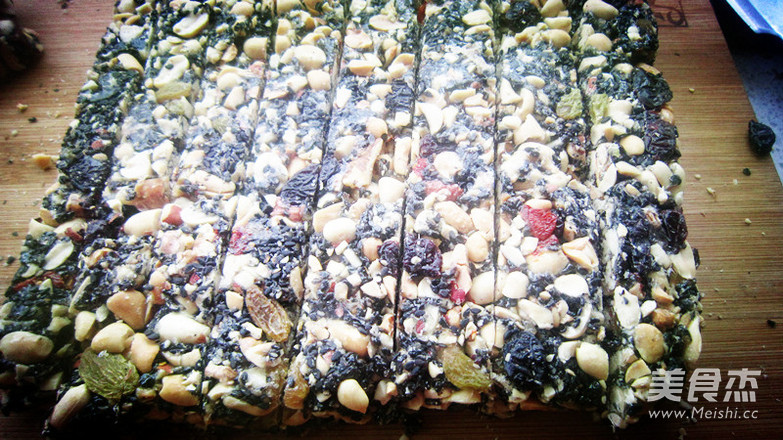 <a href=/shicai/guopin/HeiZhiMa/index.html target=_blank><u>黑<a href=/shicai/guopin/ZhiMa/index.html target=_blank><u>芝麻</u></a></u></a><a href=/shicai/guopin/HuaSheng/index.html target=_blank><u>花生</u></a>糖的做法