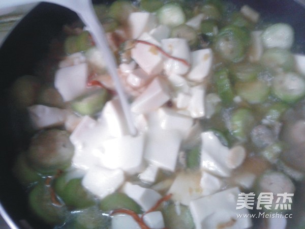 <a href=/shicai/shucai/SiGua/index.html target=_blank><u>丝瓜</u></a>烩<a href=/shicai/mimian/DouFu/index.html target=_blank><u>豆腐</u></a>的做法