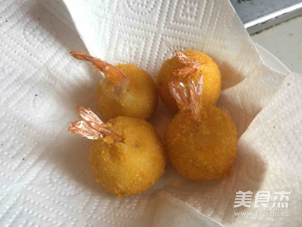 <a href=/shicai/shucai/TuDou/index.html target=_blank><u>土豆</u></a>泥<a href=/shicai/mimian/ZhiShi/index.html target=_blank><u>芝士</u></a>虾球的做法