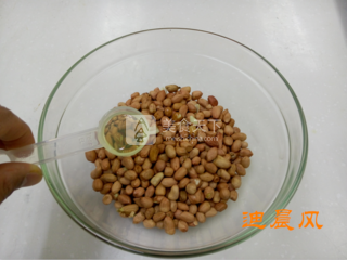 烤<a href=/shicai/guopin/HuaSheng/index.html target=_blank><u>花生</u></a>