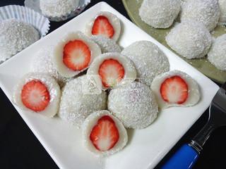 <a href=/shicai/guopin/CaoMei/index.html target=_blank><u>草莓</u></a>大福