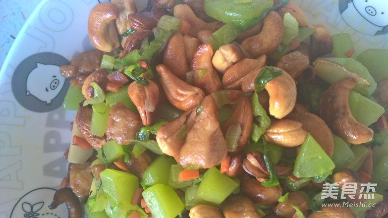 <a href=/shicai/shucai/WoSun/index.html target=_blank><u>莴笋</u></a><a href=/shicai/guopin/YaoGuo/index.html target=_blank><u>腰果</u></a><a href=/shicai/rouqin/NiuRou/index.html target=_blank><u>牛肉</u></a>丁的做法