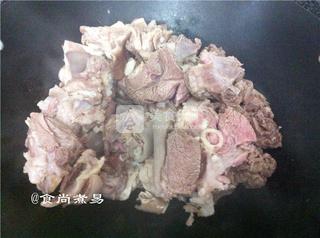 砂锅炖<a href=/shicai/rouqin/YangRou/index.html target=_blank><u>羊肉</u></a>