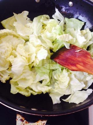 酱爆<a href=/shicai/shucai/YuanBaiCai/index.html target=_blank><u>圆<a href=/shicai/shucai/BaiCai/index.html target=_blank><u>白菜</u></a></u></a>